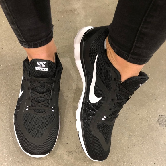 🎼Classic Black & white🎼New in a box - Picture 5 of 6